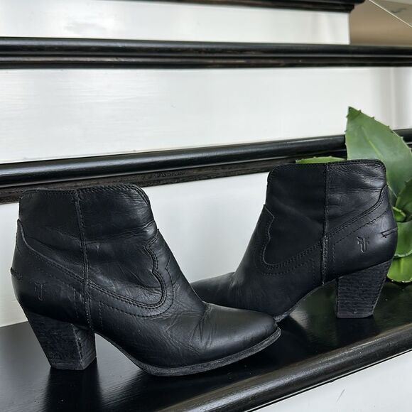 FRYE Renee Seam Short Booties boot western zipper women’s 6.5 like new - Picture 9 of 13